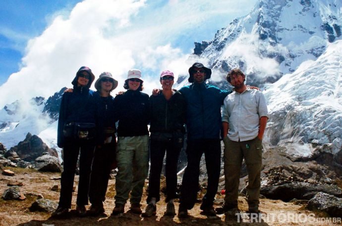 Grupo completo na trilha Inca Salkantay