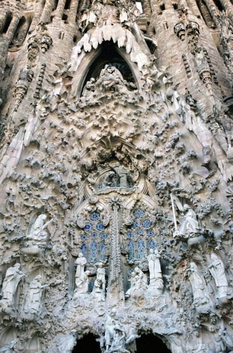 Sagrada Família cheia de detalhes Sagrada Família cheia de detalhes