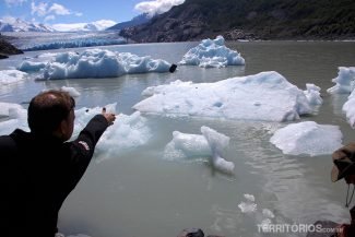 rincando de jogar pedras no iceberg Brincando de jogar pedras no iceberg
