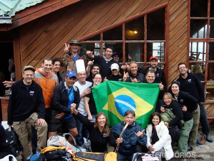 Grupo com staf do Refúgio Los Cuernos