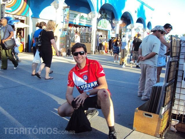 Agustin e o tombo de bicicleta em Los Angeles