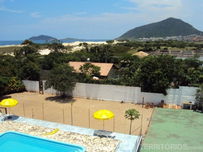 Costão do Santinho ao fundo