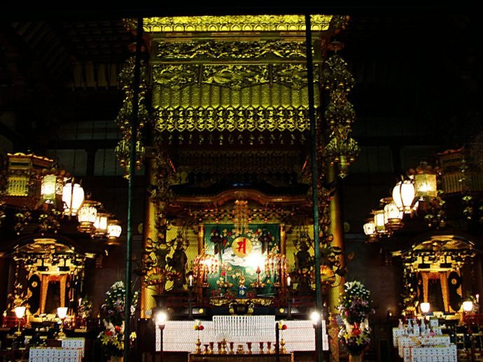 Interior do Templo de Kannon