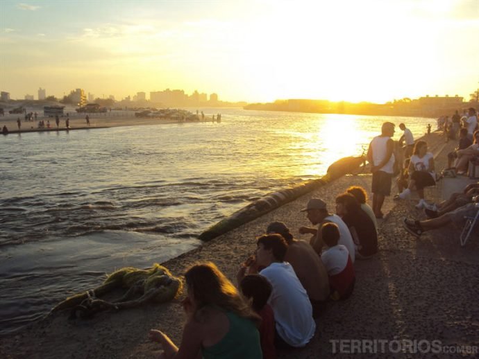 Pôr do sol no canal