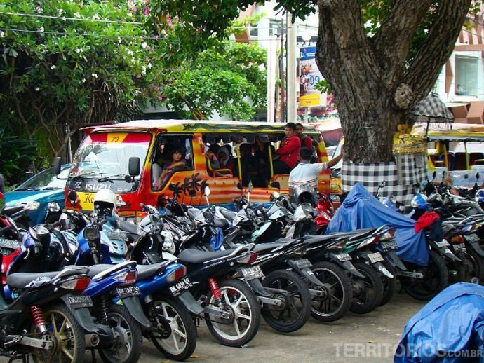 Trânsito em Kuta