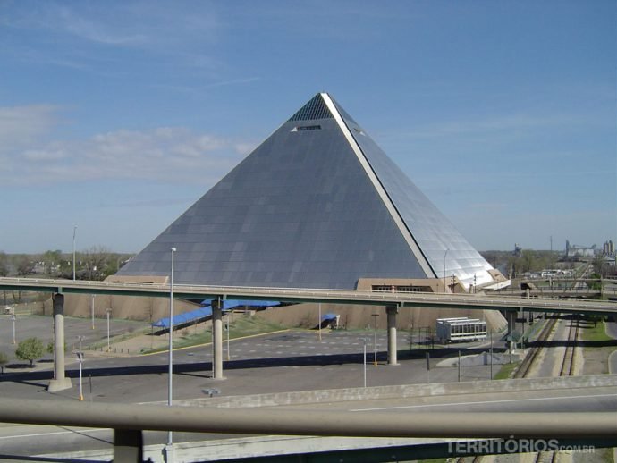 O Estádio Pirâmide em Memphis O Estádio Pirâmide em Memphis