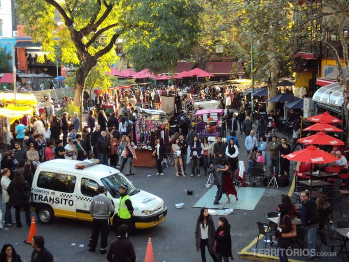 Plaza Serrano, point mais agitado do Soho com feirinha 24hs aos sábados
