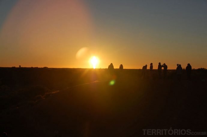 Sol nascendo no deserto