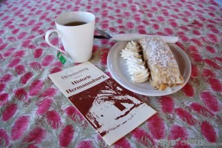 Strudel de maçã com chá Strudel de maçã com chá é famosos nos arredores de Alice Springs