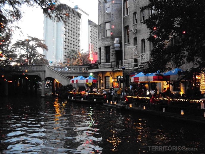 Bares e Restaurantes ao longo do River Walk