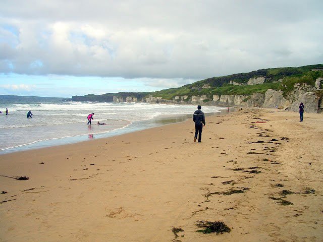 10 graus e irlandeses praticando surf10 graus e irlandeses praticando surf