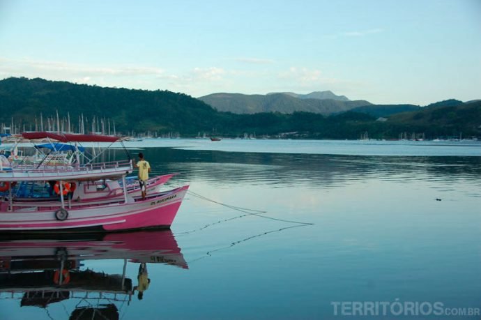 No porto voltando das aventuras pela Baía