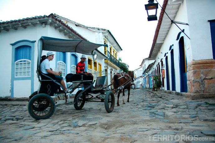 De charrete pelo centro histórico seria uma das aventuras se não fosse o coitado do cavalo