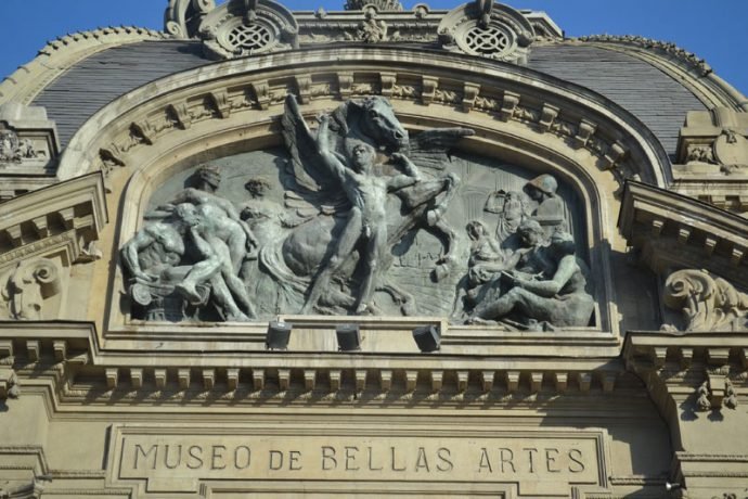 Detalhe da fachada do museu Detalhe da fachada do museu