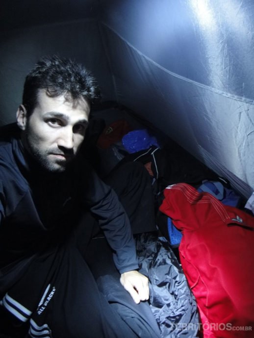 Dentro da barraca