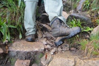 Bota não aguentou a trilha Bota não aguentou a trilha