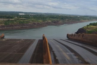 Desconfio que o vertedouro da Itaipu será pista de skate Desconfio que o vertedouro da Itaipu será pista de skate