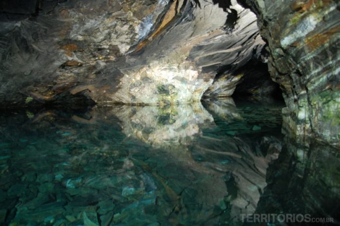 Lago subterrâneo