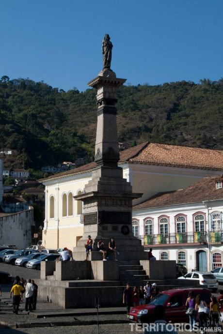 Homenagem à Tiradentes Homenagem à Tiradentes