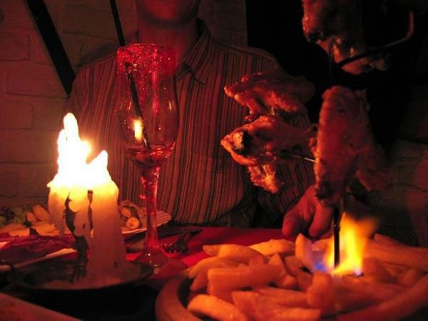 O que mais os fãs do vampirão chupador de pescoço poderiam querer, hein?
