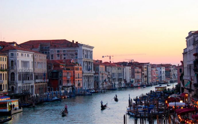 O lindo entardecer no Grande Canal