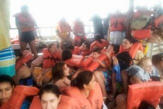 Dentro da embarcação
