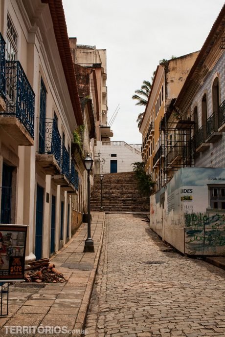 Casas coloniais e escadaria Casas coloniais e escadaria