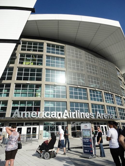 American Airlines Arena antes de liberarem o acesso ao estádio American Airlines Arena antes de liberarem o acesso ao estádio
