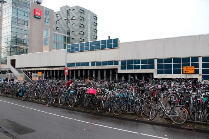 Estacionamento de bicicletas em Amsterdam