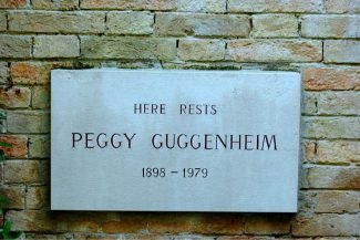 Placa no acervo pessoal de Peggy Placa no acervo pessoal de Peggy
