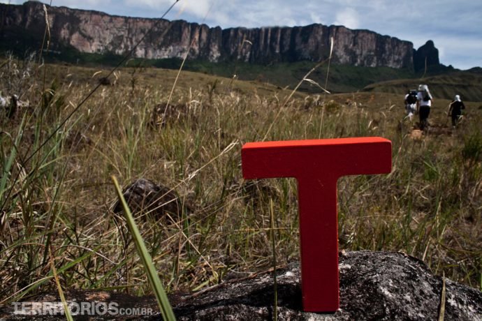 Em frente ao Monte Roraima no segundo dia de caminhada