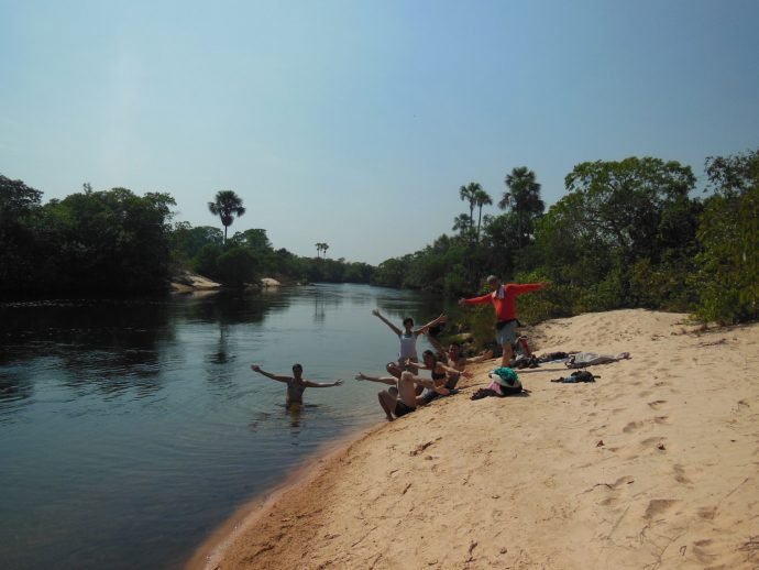 Praia no Rio Novo dentro do acampamento