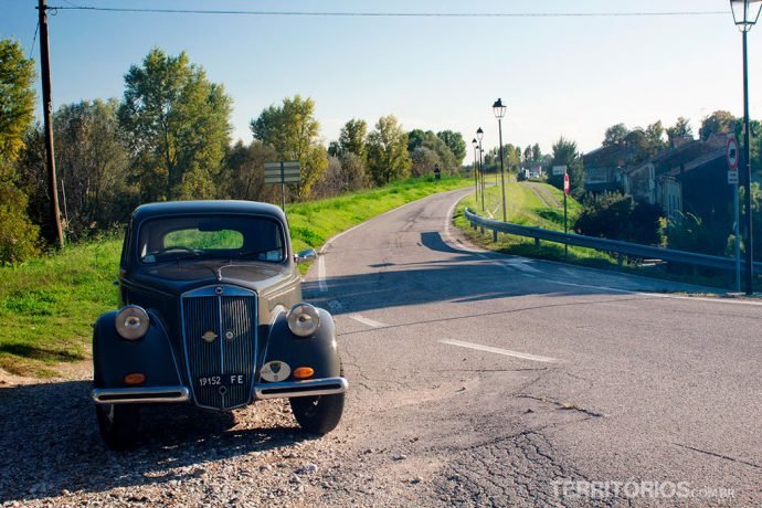 Carro antigo elos arredores de Bondeno