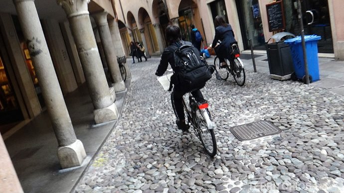 De bike pelas ruas do Guetto