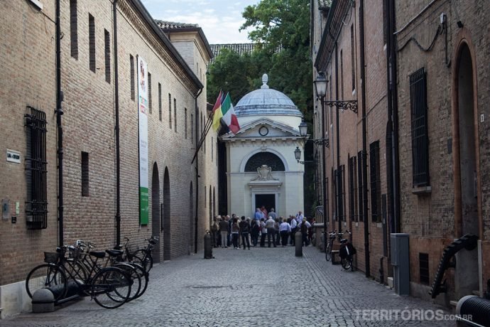 Movimento na Tumba de Dante