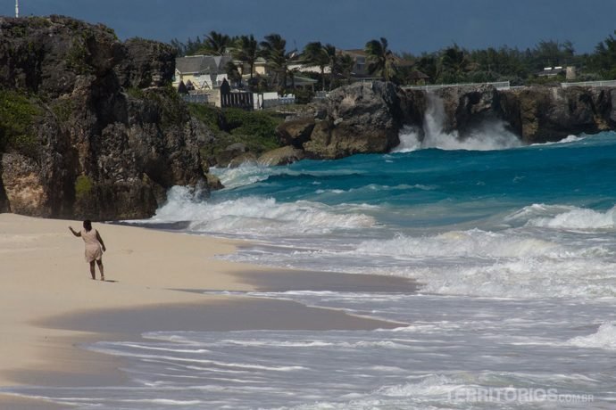 Ginger Bay e Crane Beach são as mais encantadoras, dividas por rochas conforme a maré