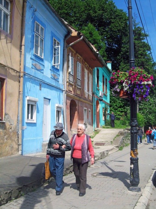 Rua e pessoas em Sighisoara Rua e pessoas em Sighisoara
