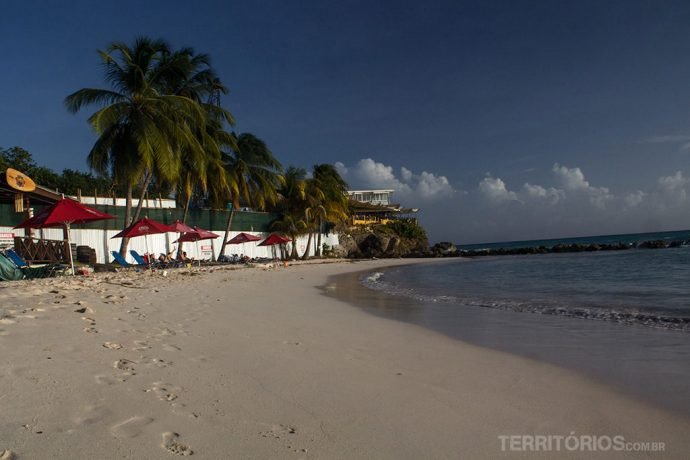 Em Accra Beach praticamos acro yoga