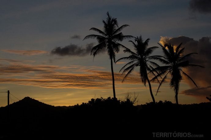 Pôr do sol na estrada