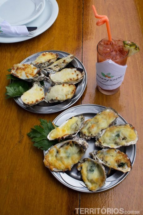 Ostras gratinadas ao molho branco ou queijo provolone Ostras gratinadas ao molho branco ou queijo provolone