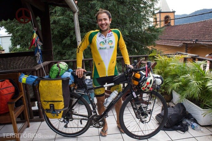 Angel veio do México pedalando no projeto A Brasil en Bici e recebeu apoio do El Misti