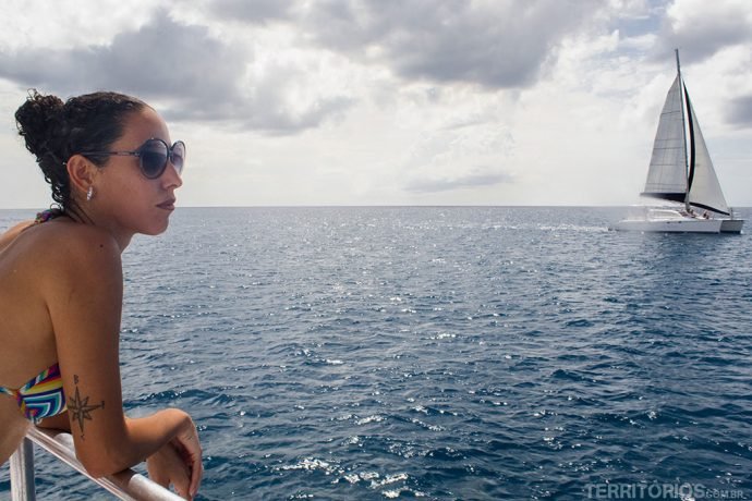Cris curtindo o visual do barco