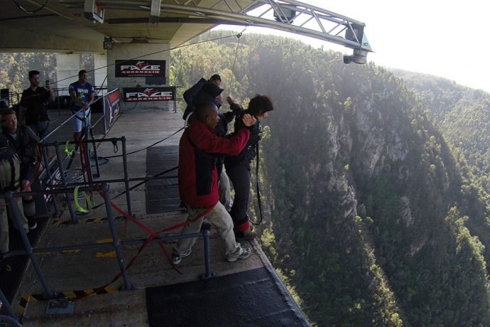 Prestes a saltar do maior bungee jump de ponte do mundo