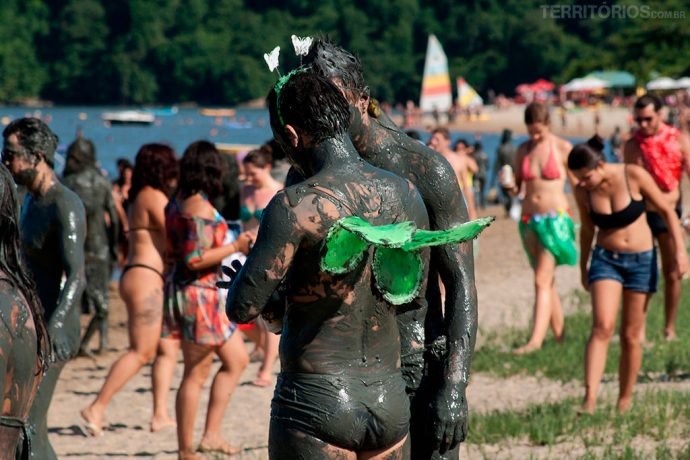 Bloco da Lama na praia de Jabaquara
