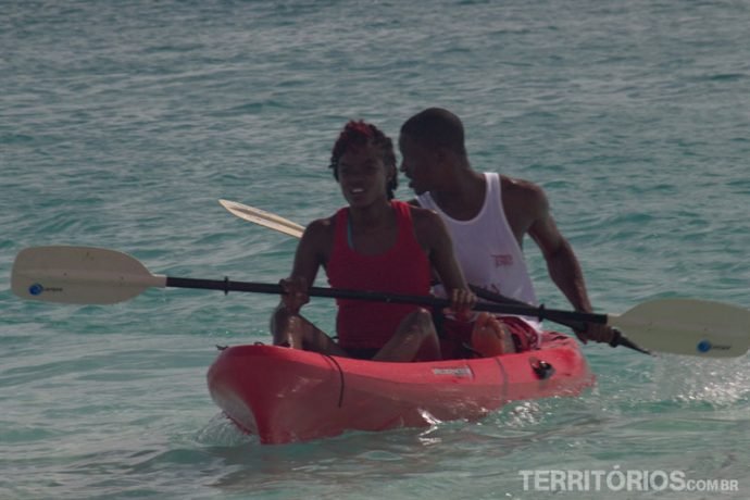 Campeonato de canoagem em Carlisle Bay