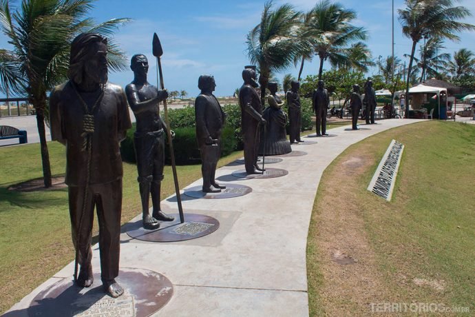 Estátuas homenageiam personalidades da história do Brasil em tamanho real