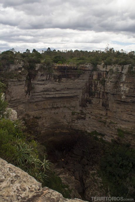 Paredão onde acontece o swing tem uma cachoeira quando não é época de seca Paredão onde acontece o swing tem uma cachoeira quando não é época de seca