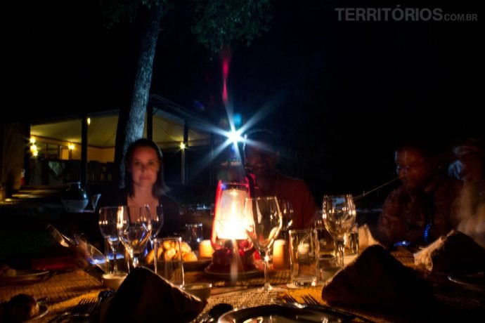 Jantar de despedida na volta da fogueira