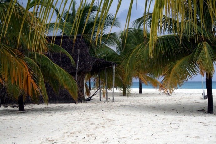 Areia e mar incríveis