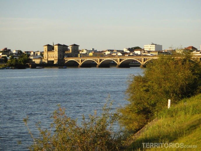 Ponte Barão de Mauá é a fronteira com Uruguai em Jaguarão Ponte Barão de Mauá é a fronteira com Uruguai em Jaguarão